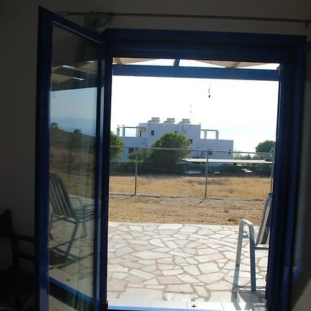 Akrotiri House *